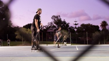 A new rollerblade wearing and beer chugging league of sports people exists here in Perth and it’s nothing like you would imagine.
