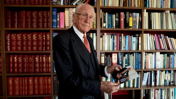 The Age
News
21/10/2014
picture Justin McManus.
Gough Whitlam's death.
Former Prime Minister Malcolm Fraser.
Malcolm with a photo of Gough and himself taken earlier this year.