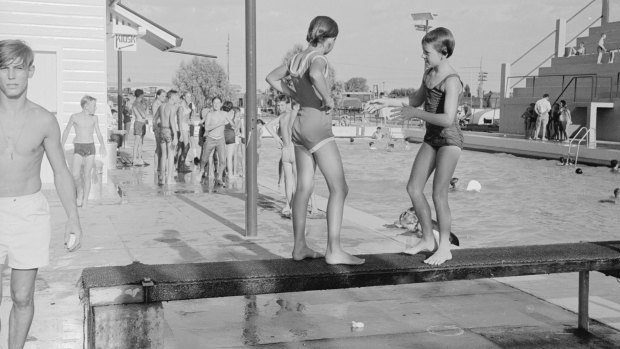 Moree Artesian Baths and Olympic Pool, February 1965.