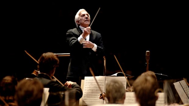 Vladimir Ashkenazy conducted the orchestra with taut tempo and judicious accent.