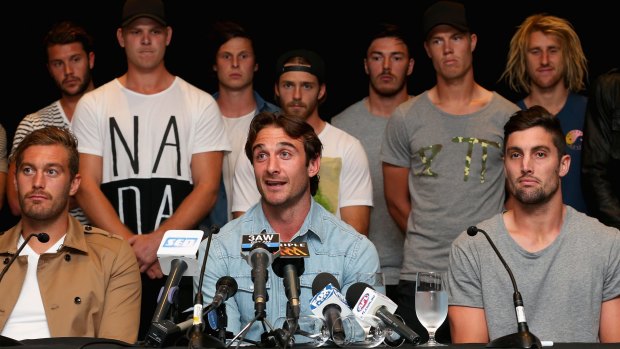 Jobe Watson flanked by his teammates in 2015 after initially being cleared by the AFL anti-doping tribunal. 