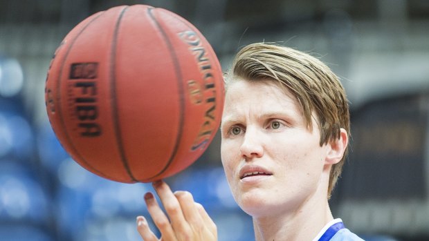 Canberra Capitals star  Jessica Bibby wants to play in the national Australian rules competition when it kicks off next year.