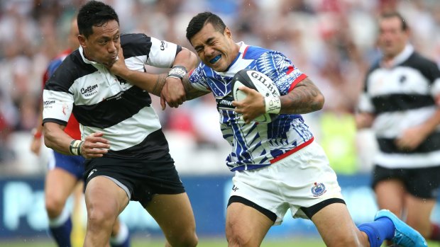 Christian Lealiifano, left, attempts to tackle Samoa's Tusi Pisi while playing for the Barbarians in London last weekend.