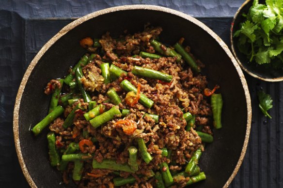 Stir-fried beef with snake beans.