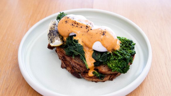 The eggs come with a peppery hollandaise sauce and a gleaming stack of steamed broccolini and spinach.