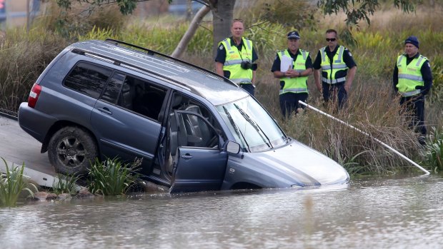 Police remove the car from the lake.