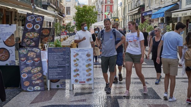 Tourists in Rua das Portas de Santo Ant in Lisbon.