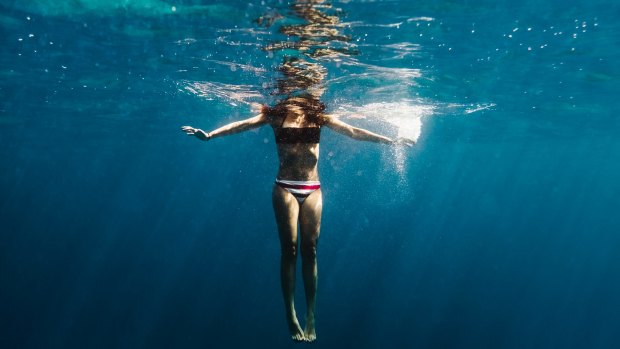 If swimmers caught in a rip stay calm and float, 90 per cent will be returned to somewhere they can stand within a few minutes, according to one oceanographer's estimates.