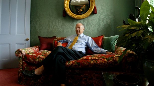 Leslie Walford in his Woollahra office in 2004.