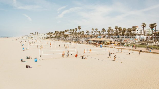 Huntington Beach has 16 kilometres of sandy beaches and offers some of the most consistent breaks in Southern California.
