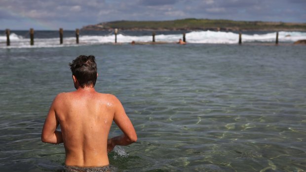 Sydney's warm weather will continue on Monday and Tuesday, before showers and cooler temperatures arrive on Wednesday. 