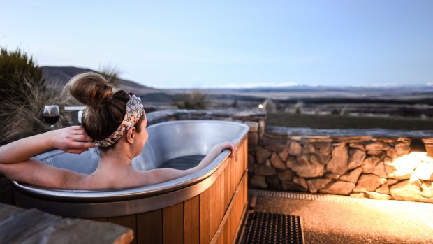 Enjoy the two-metre-long stainless steel cedar bathtub in the outdoor sunken courtyard with water sourced from a nearby spring. 
