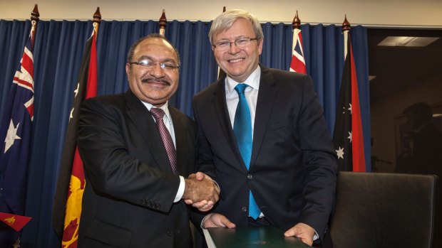 Papua New Guinea's Prime Minister Peter O'Neill and Australian Prime Minister Kevin Rudd sign an agreement over asylum seekers in July 2013.