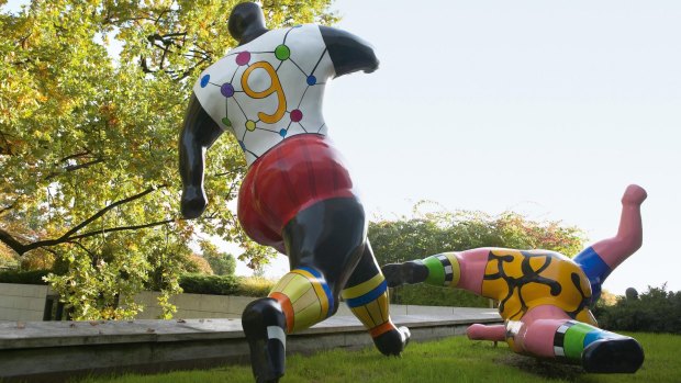 A sculpture of two soccer players by Niki de Saint Phalle in the park of the Olympic Museum in Lausanne.