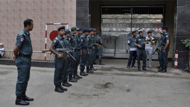 Bangladeshi police stand guard outside the Dhaka Central jail on Sunday. 
