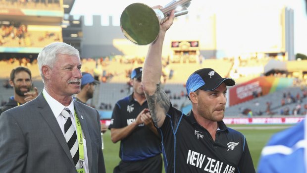 Brendon McCullum holds aloft the trophy in 2015, having received it from Sir Richard Hadlee.
