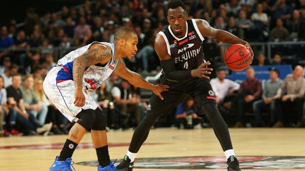 United's Cedric Jackson (right) and Jerome Randle, of the 36ers, contest the ball during their round one game.