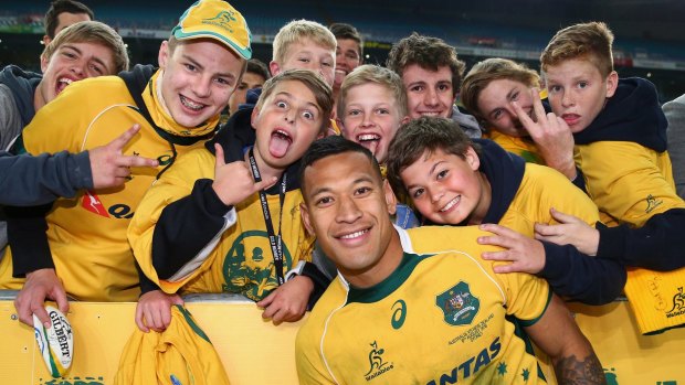 Folau poses with Wallaby fans in 2015.