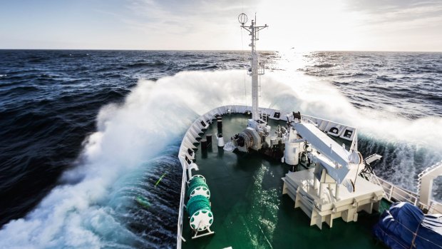 Akademic Vavilov crossing the Drake Passage.