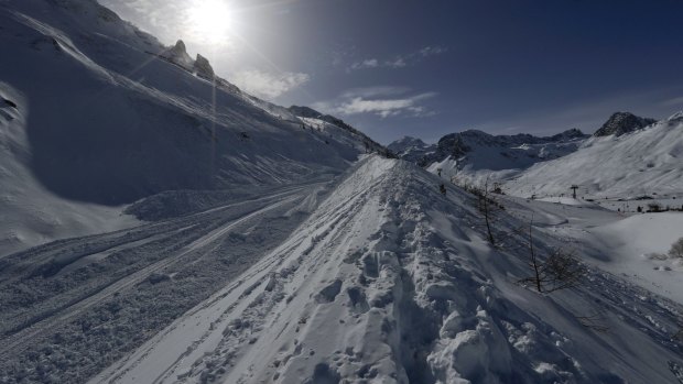 French officials say an avalanche has struck the Alpine ski resort of Tignes.