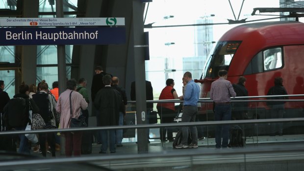 Deutsche Bahn passengers at the Hauptbahnhof.