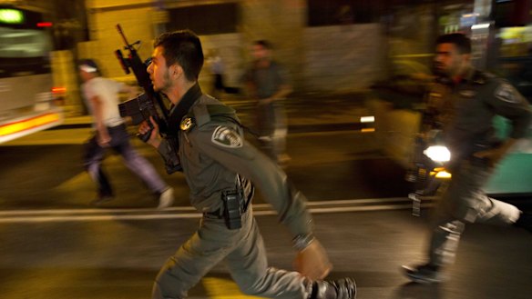 Israeli policemen look for a stabbing suspect in Jerusalem earlier this week.