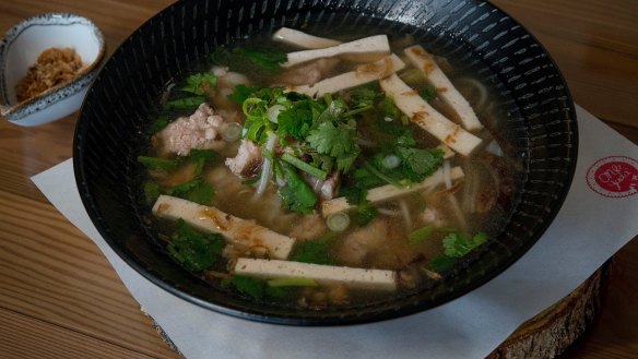 Guy job yuan soup (with egg)  at Oneyada Cafe. 