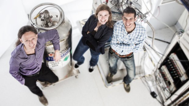 Project leader Andrea Morello (left) and lead authors Stephanie Simmons and Juan Pablo Dehollain in the UNSW laboratory where the experiments were performed.