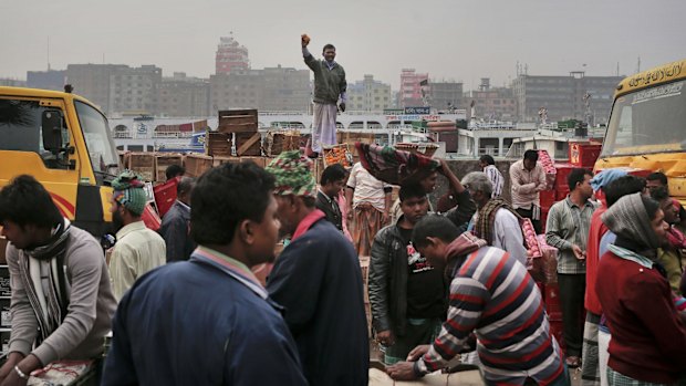 A Bangladeshi roadside vendor in Dhaka.