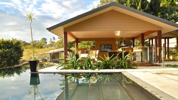  A luxury hinterland villa at
Mount Nathan, Queensland.