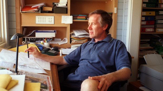 Cartoonist Ron Tandberg at work in 2000.