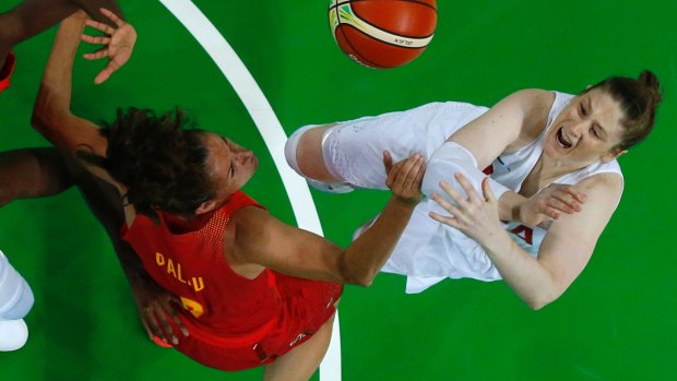 Spain's Laia Palau (left) clashes with United States' Lindsay Whalen during the gold medal game at the 2016 Summer Olympics.