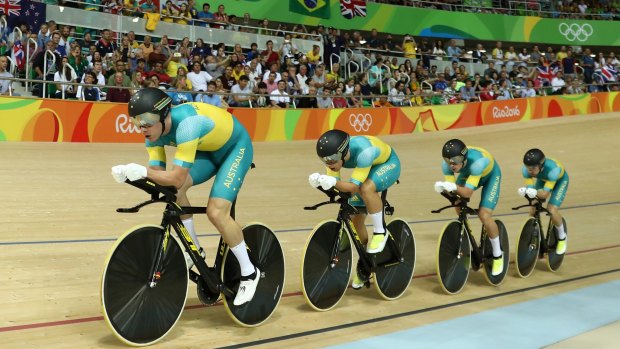 The Australians lean over the handle bars in the team pursuit final in Rio