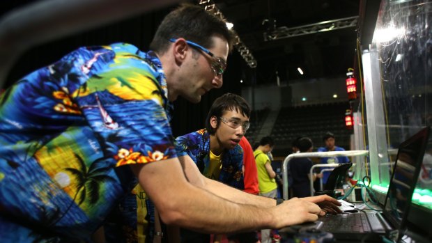 Thunder's drive coach Mark Waldron makes last minute tweaks before a match.