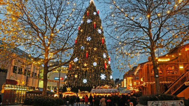 The Dortmund Christmas market and its giant tree.