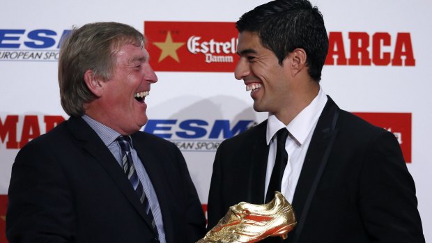 Luis Suarez receives Golden Boot from Kenny Dalglish.