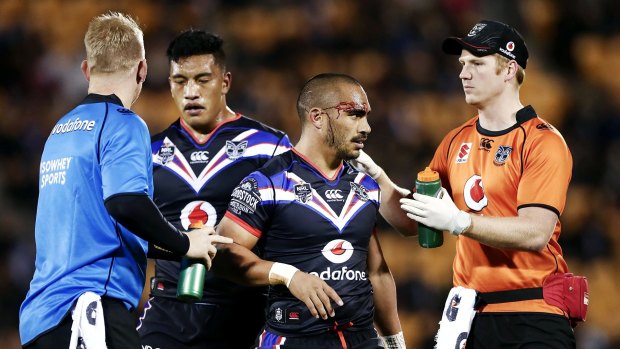 All shook up: Thomas Leuluai and Albert Vete both suffer head knocks during the round 15 NRL match between the New Zealand Warriors and the Sydney Roosters at Mt Smart Stadium.