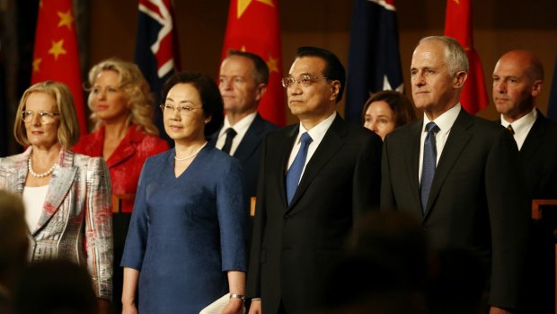 From left: Lucy Turnbull, Chloe Shorten, Madame Cheng Hong, Opposition Leader Bill Shorten, Chinese Premier Li Keqiang, Prime Minister Malcolm Turnbull and President of the Senate Stephen Parry in the Great Hall of Parliament House in Canberra.