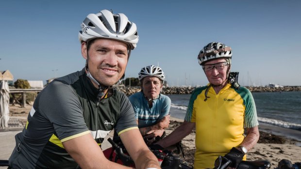 Race organiser and racer Jesse Carlsson (left) before the start of the Indian Pacific Wheel Race last year, with fellow riders Sarah Hammond and Paul Ardil.