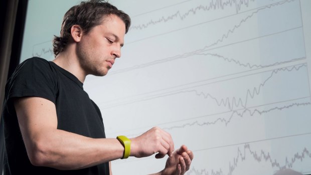 Airwriting: the screen shows the tracking of Christoph Amma's hand gestures, captured by the wristband. 