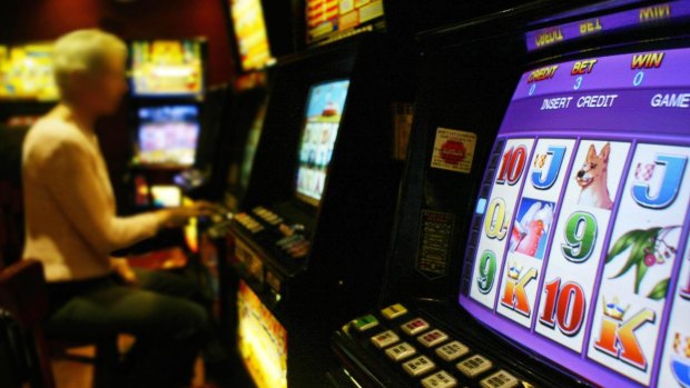 Poker machines: The government will limit cash from eftpos to $200 per transaction in clubs.