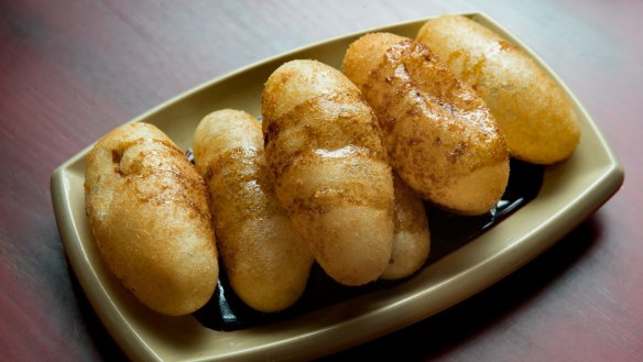 Puffed rice balls with brown sugar syrup.