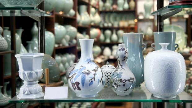 Korea has a long and rich ceramics tradition and there are many ceramic shops in Insadong. 