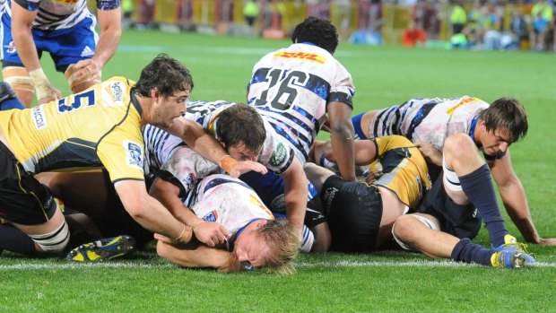 Schalk Burger of the Stormers scores a try.