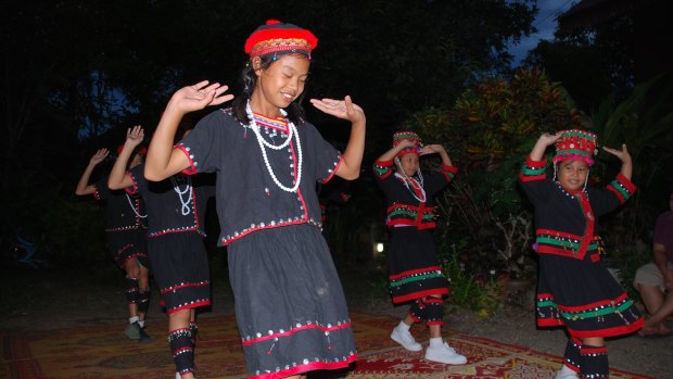 A musical performance by village children and their teacher during dinner.