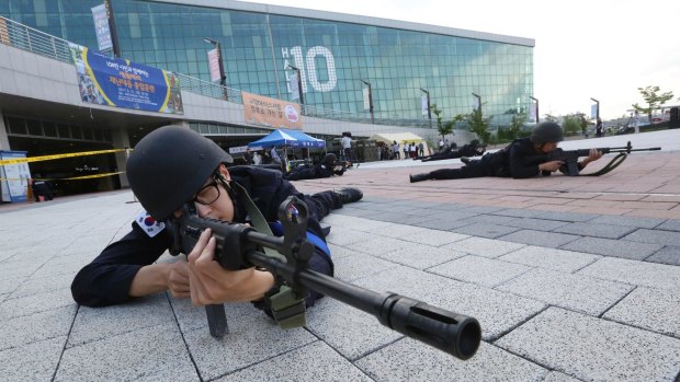 South Korean police officers aim their machine guns during an anti-terror drill as part of Ulchi Freedom Guardian exercise, in Goyang, South Korea - part of US-South Korean drills. 