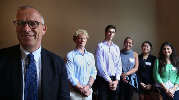 Michael Spence wiht students from Sydney University 