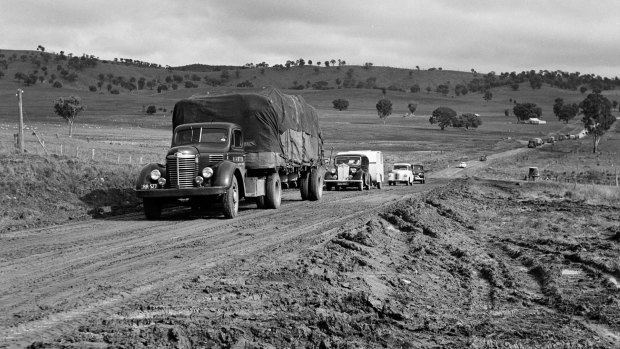 Old Hume Highway south of Gundagai, 1951.