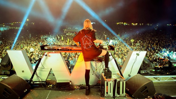 Alison Wonderland plays the Falls Festival at Lorne in December 2016. 
