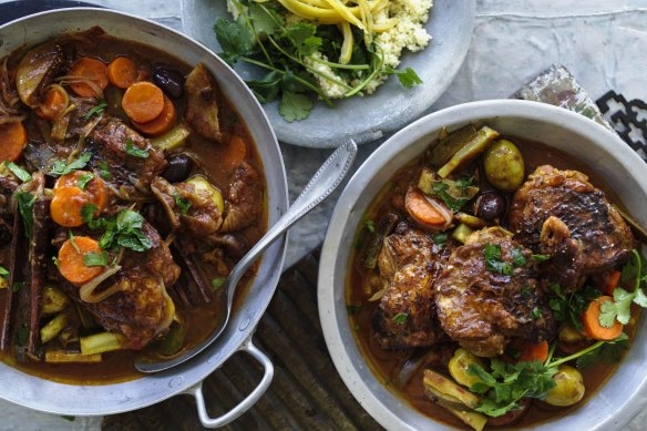 A simple tagine of chicken, enriched with dried figs and olives.